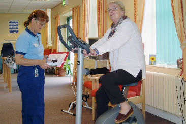 Patient exercising with pulmonary rehabilitation staff